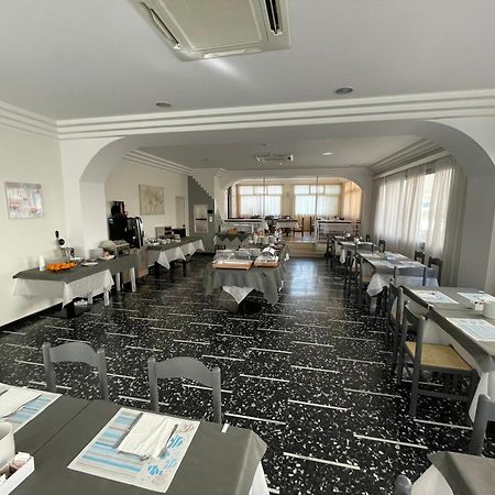 Hotel D'Annunzio Cattolica Eksteriør billede
